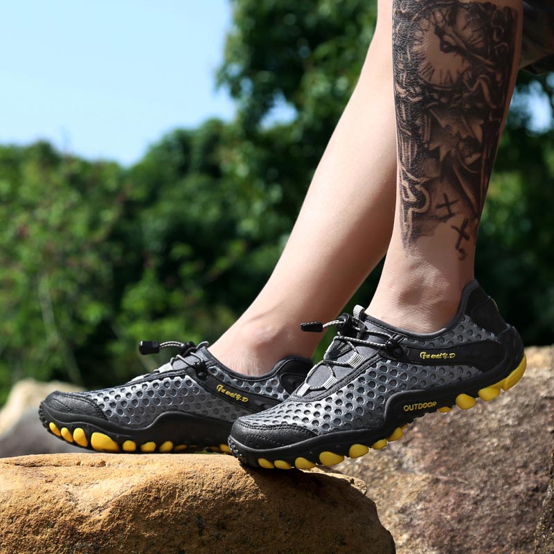 Chaussures de sport de montagn - High Tech Office Room avis et prix